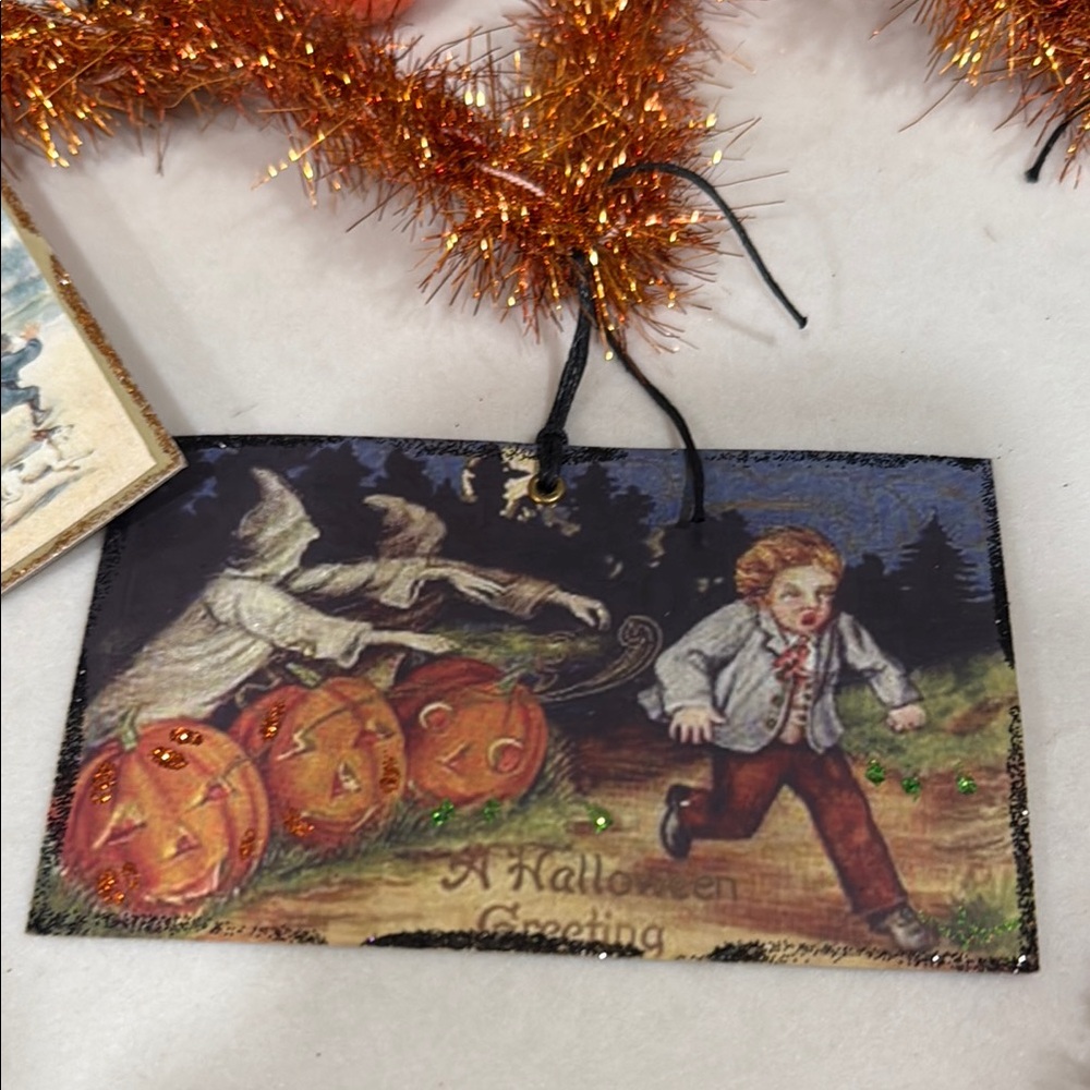Vintage Halloween Garland with Postcards - Picture 4 of 5